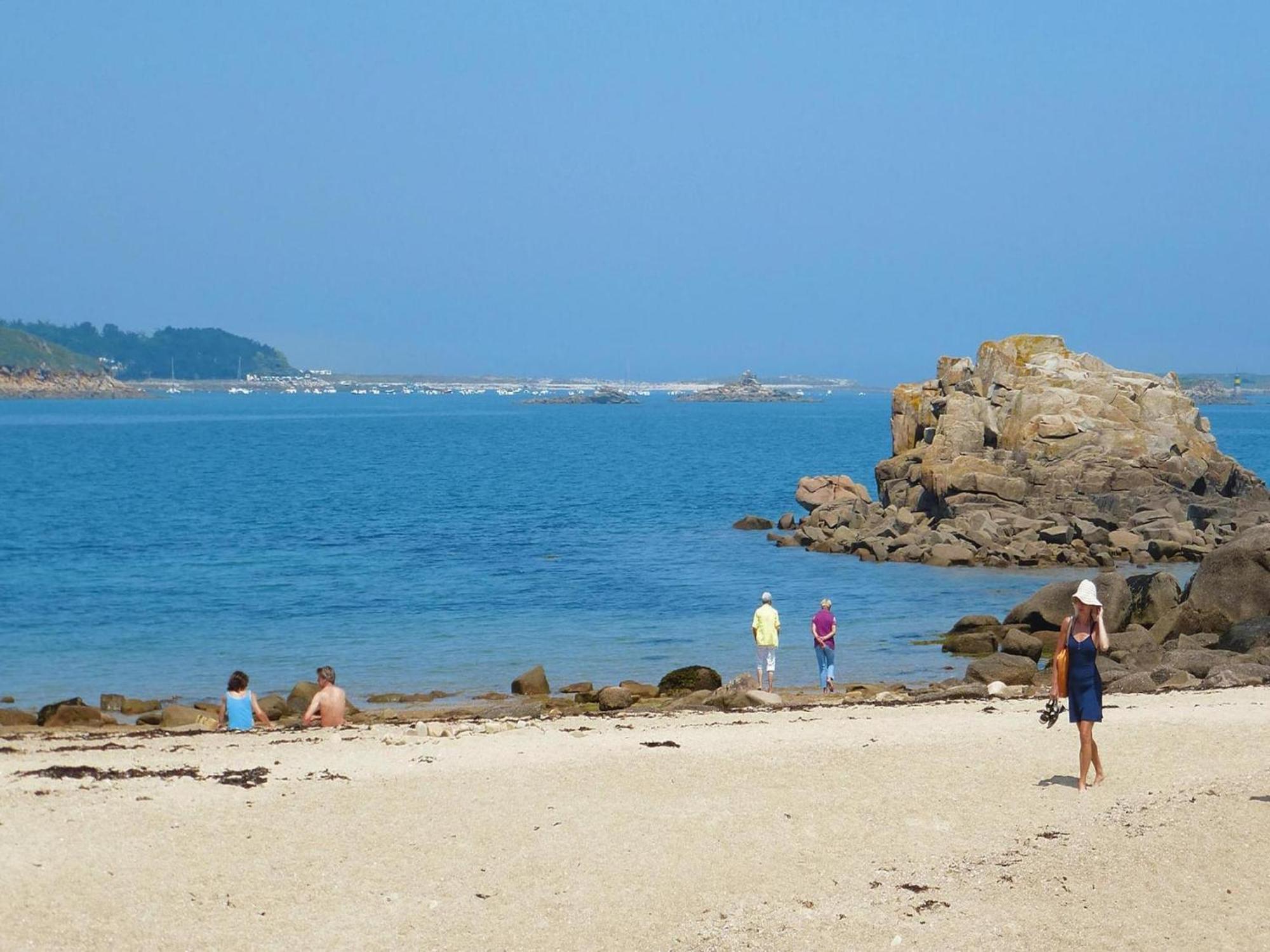 Holiday Home In A Quiet Location Near The Coast Pleumeur-Bodou Exteriör bild